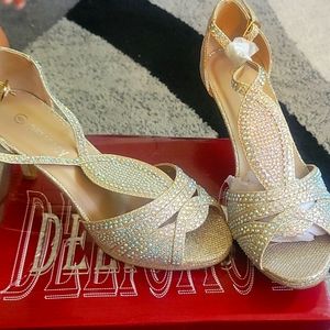 I buy for me bout they are to big. Brand new